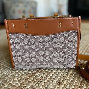 COACH ROGUE SIGNATURE in Saddle